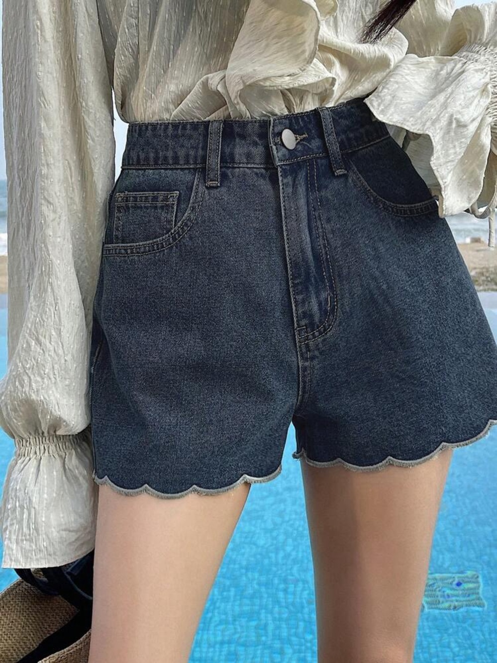 High-Waist Scallop Hem Denim Shorts - Dark Blue